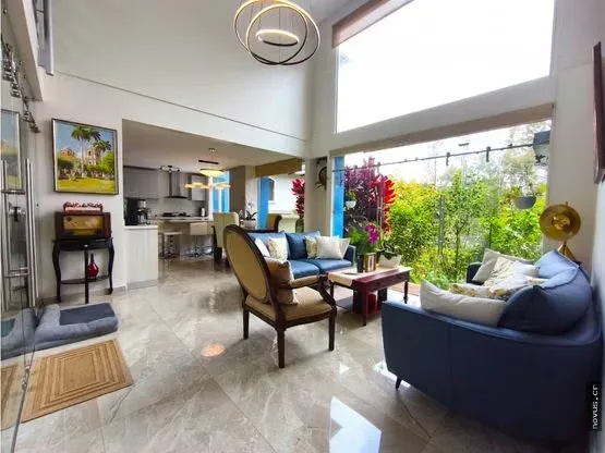 Mountain privacy at 4,318 ft (1,316 m), backing onto a protected forest reserve, yet just 20 minutes from San José's best shopping, dining and university districts: Lincoln Plaza, UCR ...