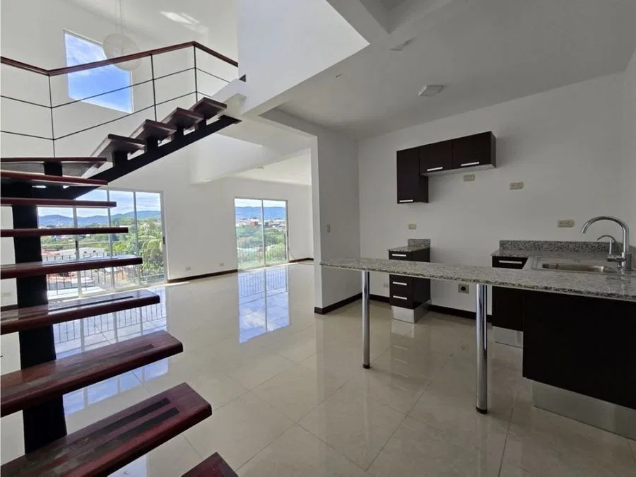 SE ALQUILA PENTHOUSE EN SAN SEBASTIAN RECIÉN REMODELADO