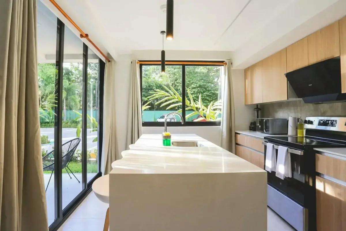 Discover contemporary coastal living in this brand-new, ground-floor condo located in the highly desirable Torres del Mar, just south of Jacó. Surrounded by lush nature and a mere 150 ...