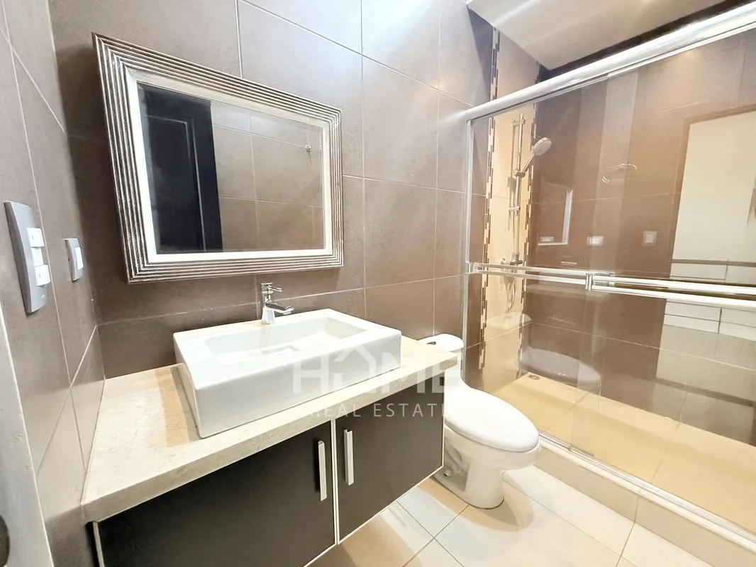Disfruta de comodidad, seguridad y excelentes amenidades en esta amplia casa de dos niveles, ideal para familias., photo 13