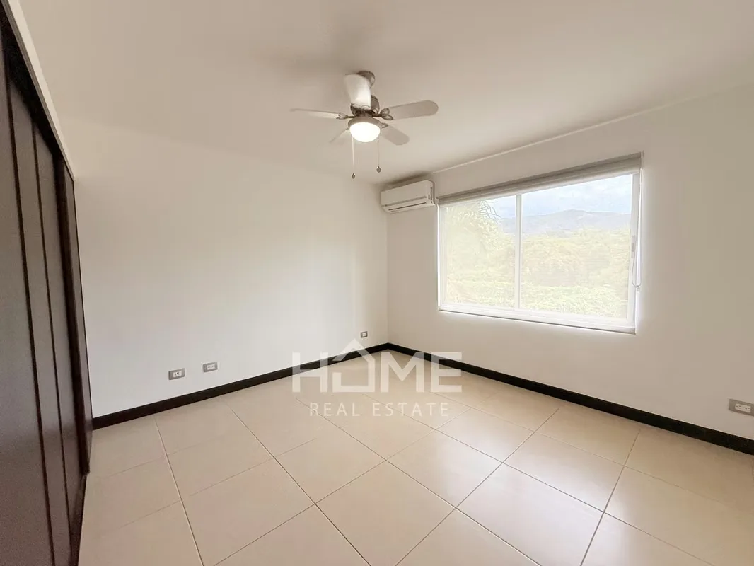 Disfruta de comodidad, seguridad y excelentes amenidades en esta amplia casa de dos niveles, ideal para familias., photo 16