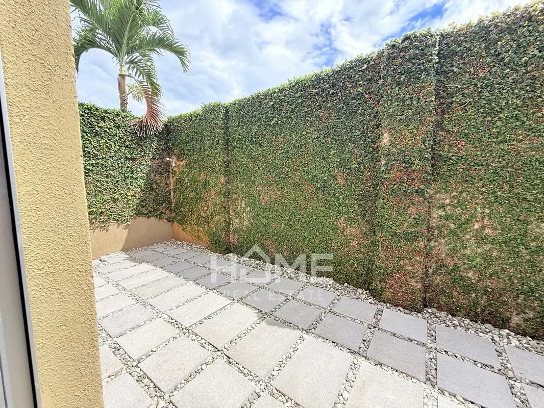 Disfruta de comodidad, seguridad y excelentes amenidades en esta amplia casa de dos niveles, ideal para familias., photo 4