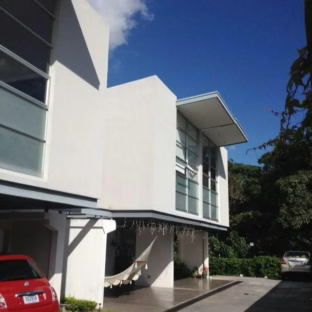 Alquiler de casa moderna -  3 habitaciones, 2.5 baños y seguridad 24/7  RZ