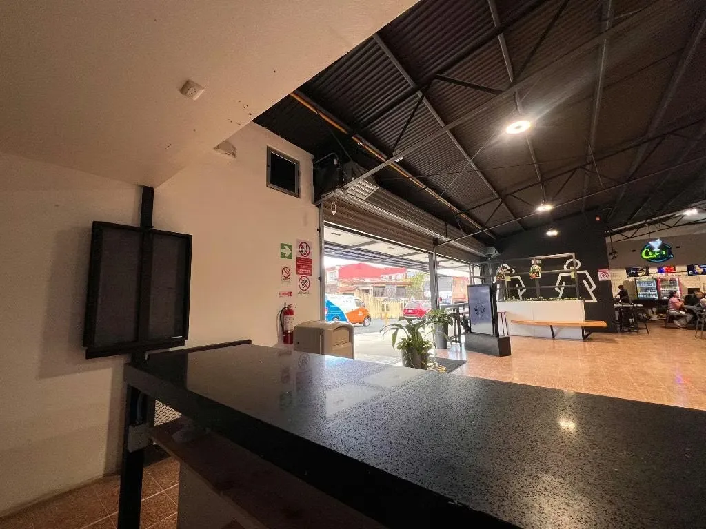 Alquiler de local para comidas en Plaza Gastronómica en San Pedro, Vargas Araya, photo 2