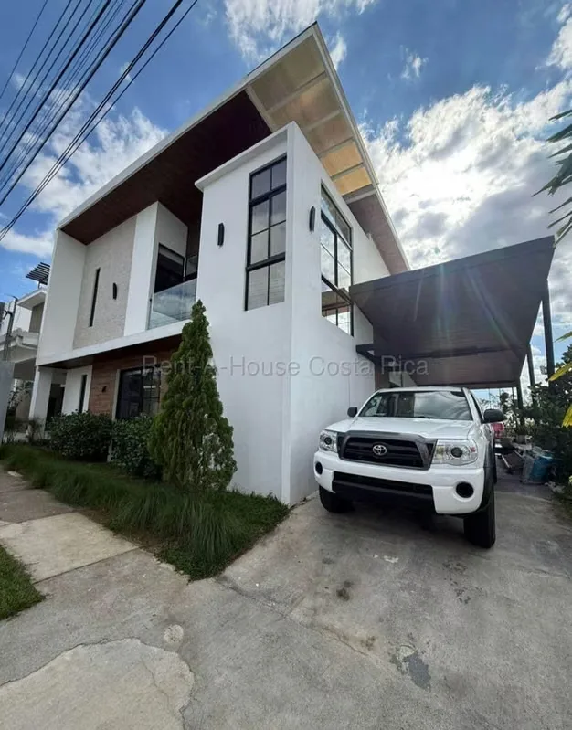 Casa en Venta/ OPORTUNIDAD / Condominio en Grecia
