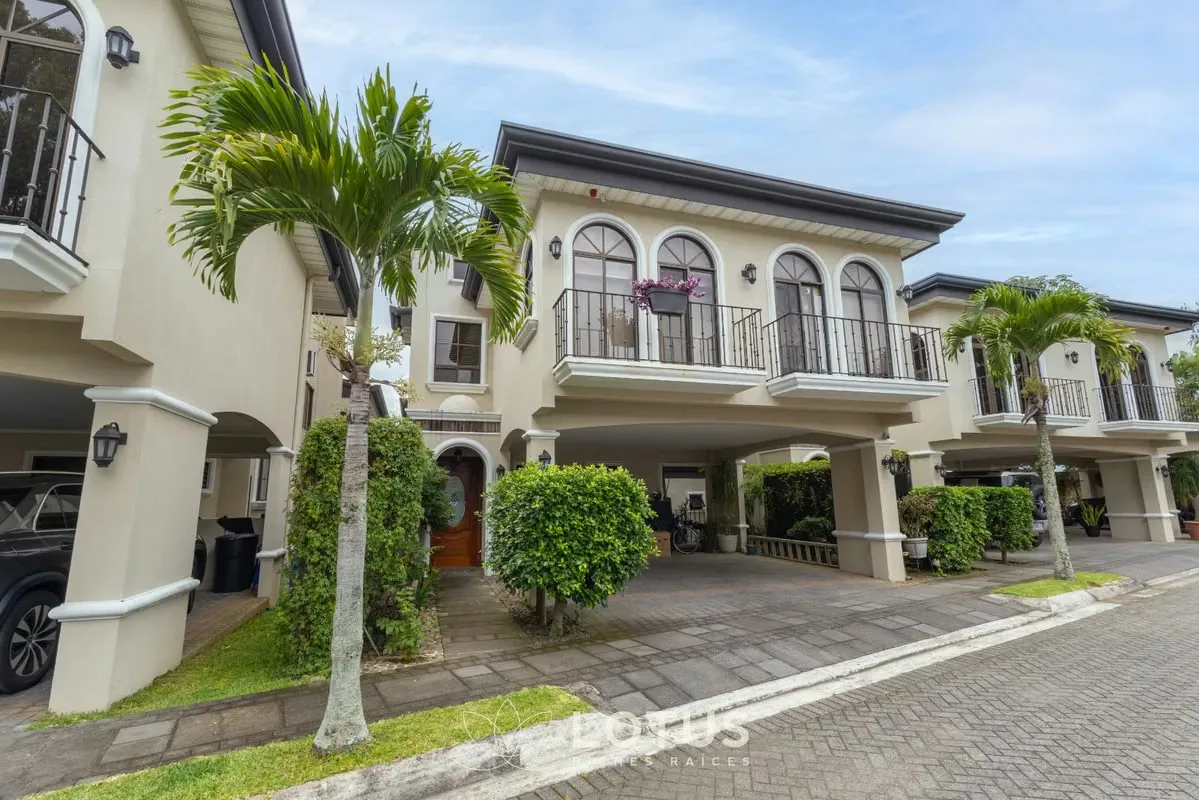 Casa en Venta en Colinas de Montealegre, Curridabat — 5 hab., Cód. AJ091