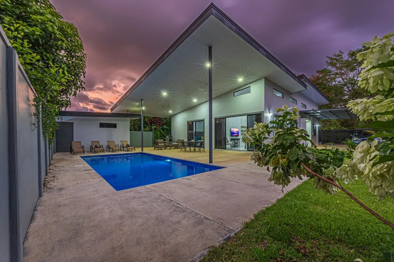 CASA SERENITY: ELEGANT TROPICAL RETREAT STEPS FROM UVITA BEACH, IN BAHIA BALLENA – 0.12 ACRES, photo 4