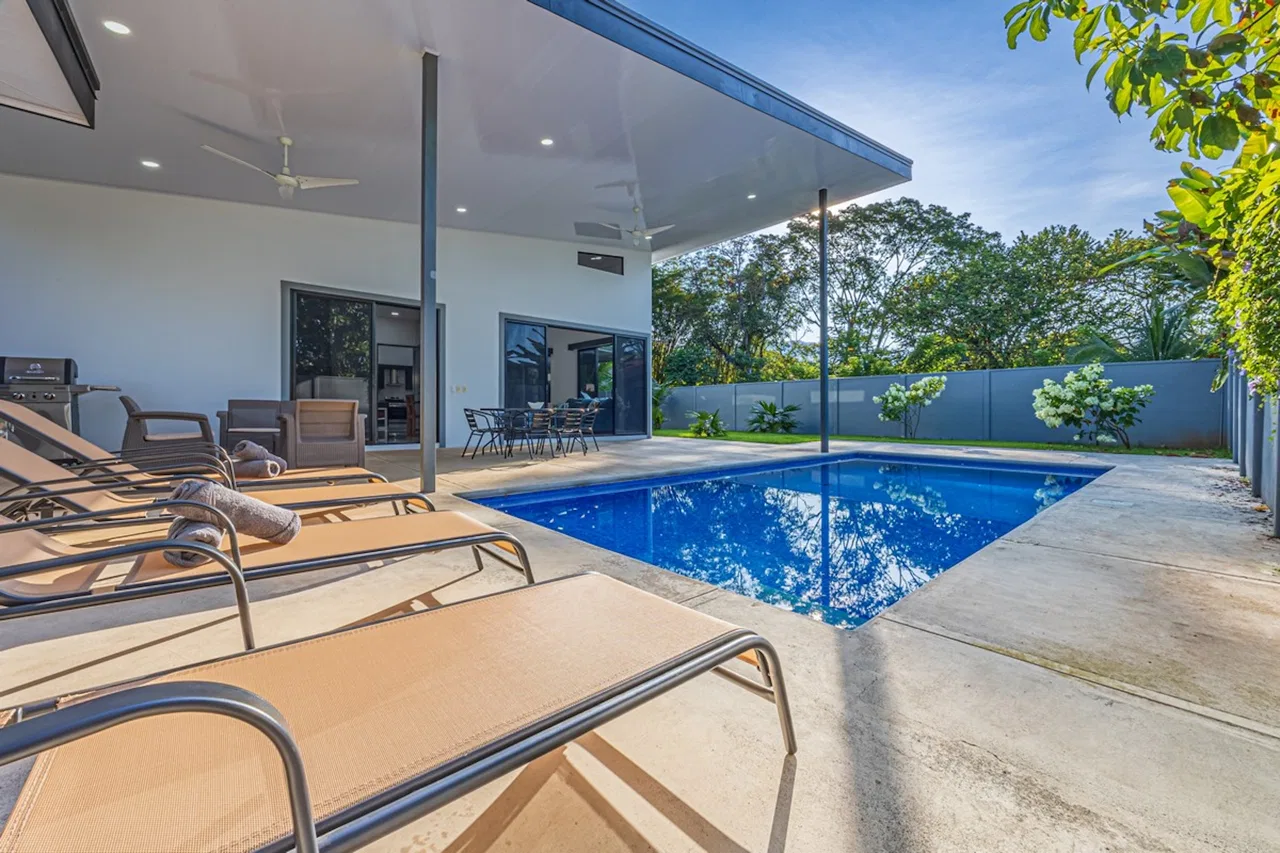 CASA SERENITY: ELEGANT TROPICAL RETREAT STEPS FROM UVITA BEACH, IN BAHIA BALLENA – 0.12 ACRES, photo 5