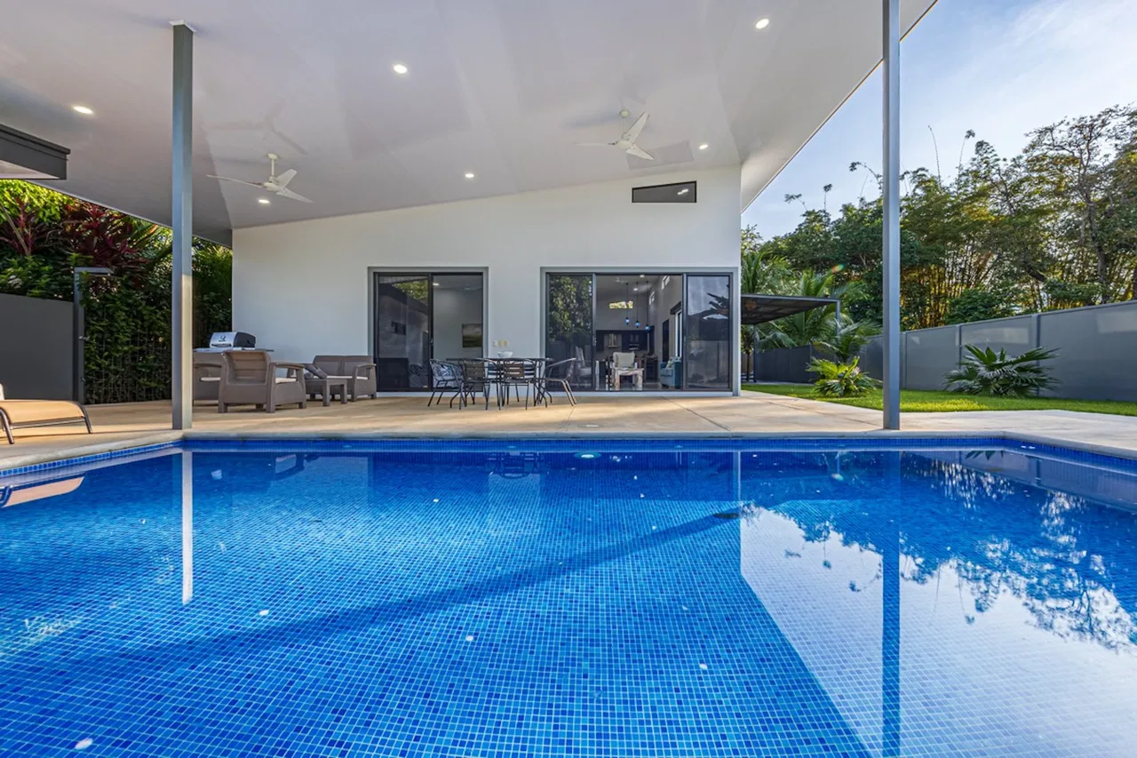 CASA SERENITY: ELEGANT TROPICAL RETREAT STEPS FROM UVITA BEACH, IN BAHIA BALLENA – 0.12 ACRES, photo 6