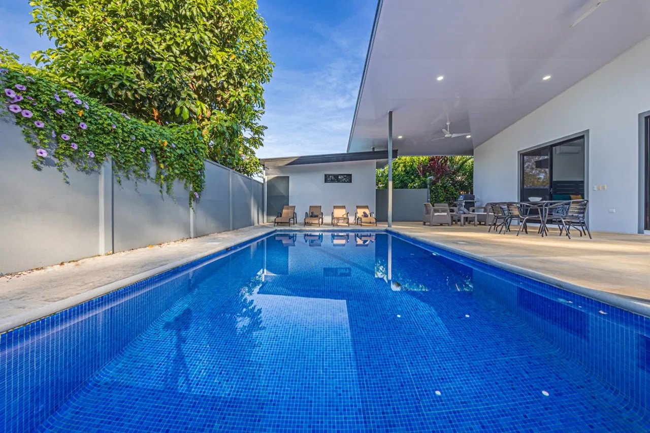 CASA SERENITY: ELEGANT TROPICAL RETREAT STEPS FROM UVITA BEACH, IN BAHIA BALLENA – 0.12 ACRES, photo 7