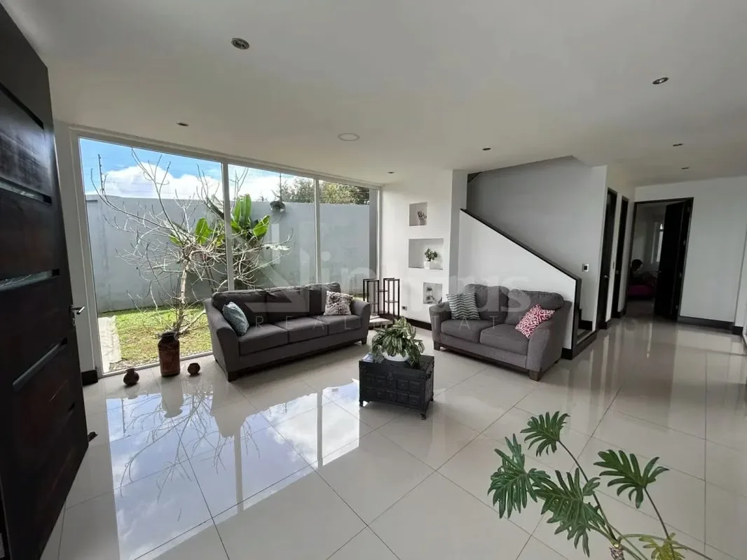 Beautiful two-level house and green areas in residential with security in San Rafael de Montes de Oca. This property has 750 m2 of land in which 315 are built area and the rest is green ..., photo 6
