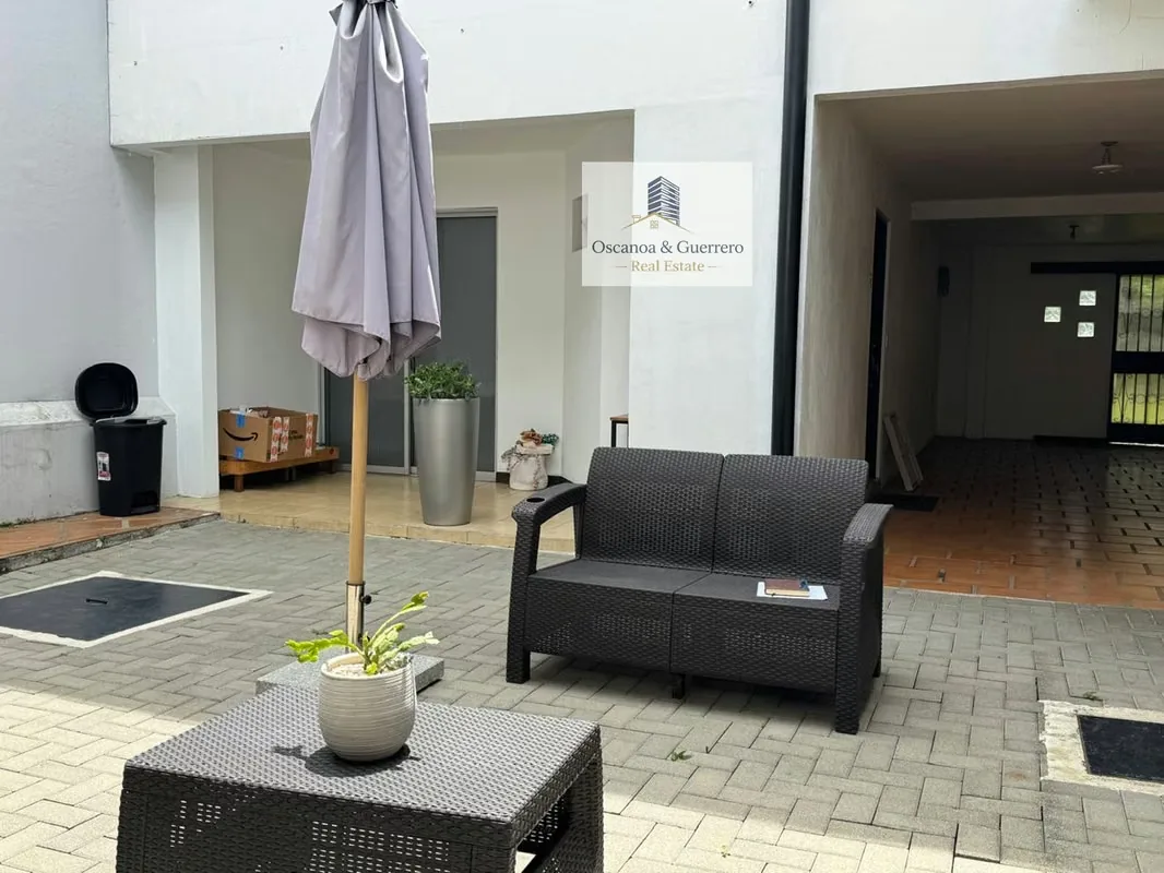 Amplio apartamento de 2 niveles ubicado en una exclusiva residencia con seguridad 24/7 y amplias áreas verdes. El apartamento ofrece:, photo 2