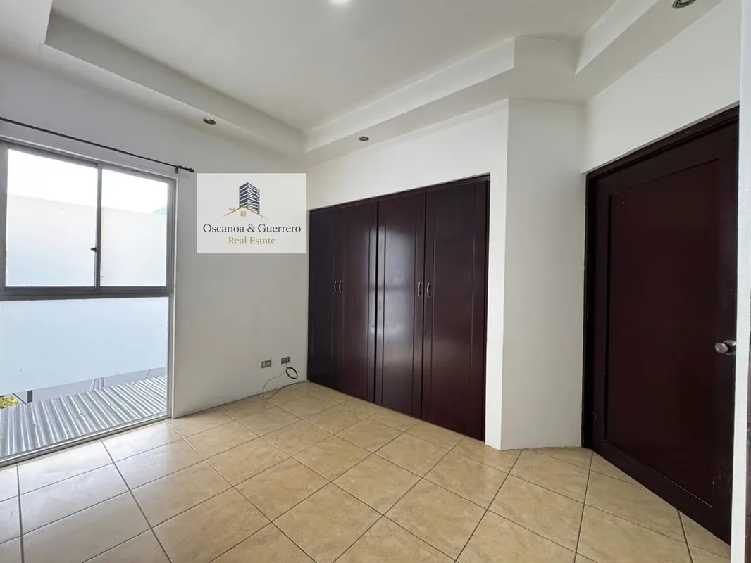 Amplio apartamento de 2 niveles ubicado en una exclusiva residencia con seguridad 24/7 y amplias áreas verdes. El apartamento ofrece:, photo 4