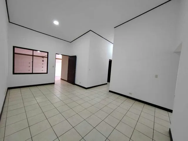 Disfrute de la comodidad y tranquilidad que ofrece esta hermosa casa de una sola planta, ubicada en un residencial con ..., photo 4