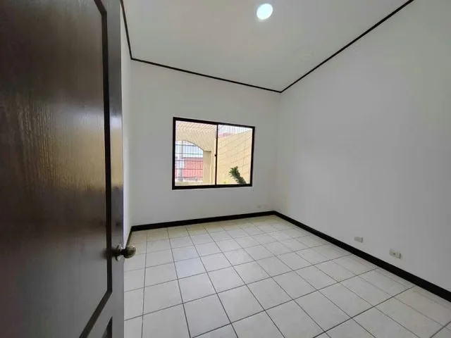 Disfrute de la comodidad y tranquilidad que ofrece esta hermosa casa de una sola planta, ubicada en un residencial con ..., photo 7