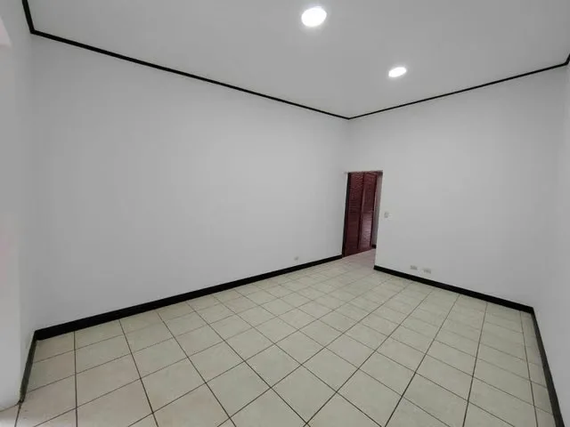 Disfrute de la comodidad y tranquilidad que ofrece esta hermosa casa de una sola planta, ubicada en un residencial con ..., photo 8
