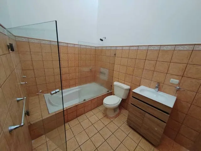 Disfrute de la comodidad y tranquilidad que ofrece esta hermosa casa de una sola planta, ubicada en un residencial con ..., photo 9
