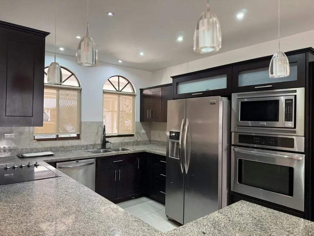 3-level house for sale in Santa Ana, San José