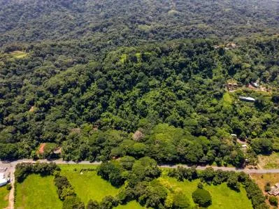 Propiedad de 60 acres con vistas al océano en venta en Dominical, Costa Rica