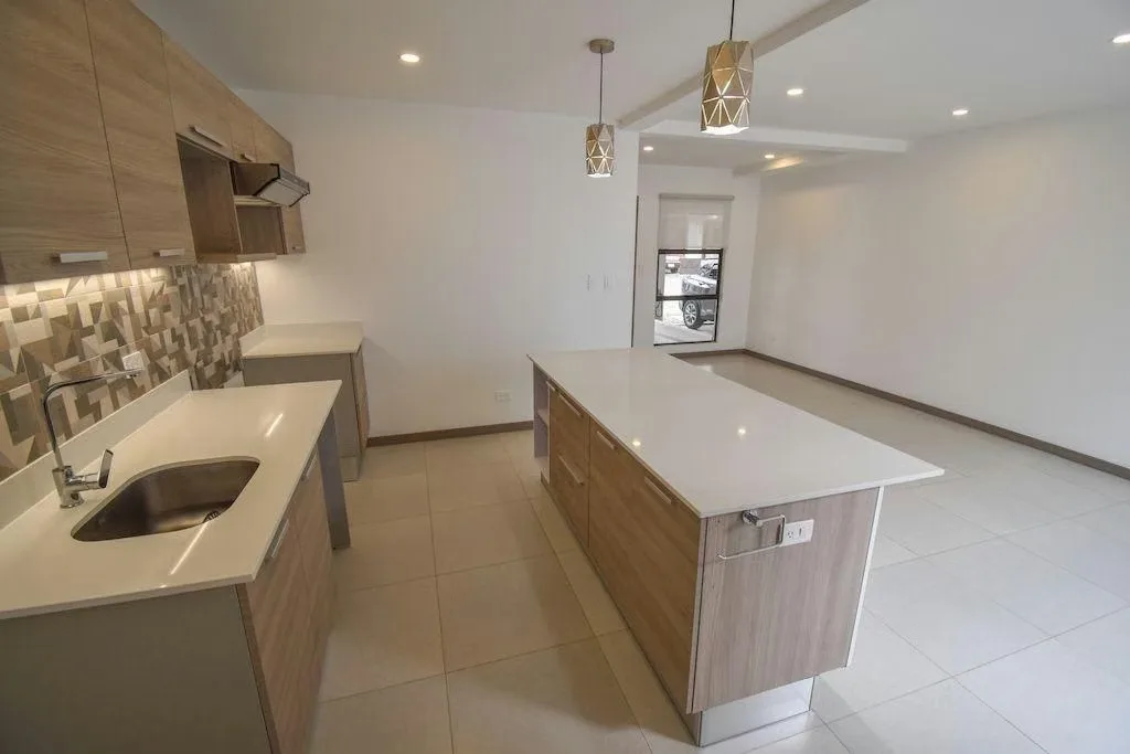 Se alquila La casa se encuentra ubicada en el Condominio Escazú Urbano, en San Antonio de Escazú,, photo 4