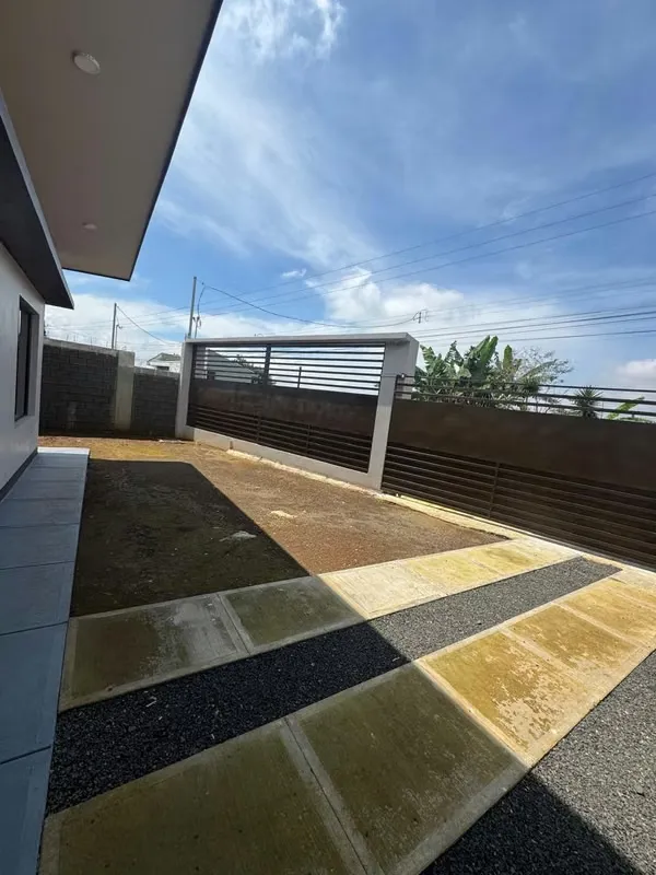 This is your opportunity to buy new house in default, hand key with a modern fine finished design, concrete construction, located in a quiet and secure area in San Pedro de Barba ..., photo 5