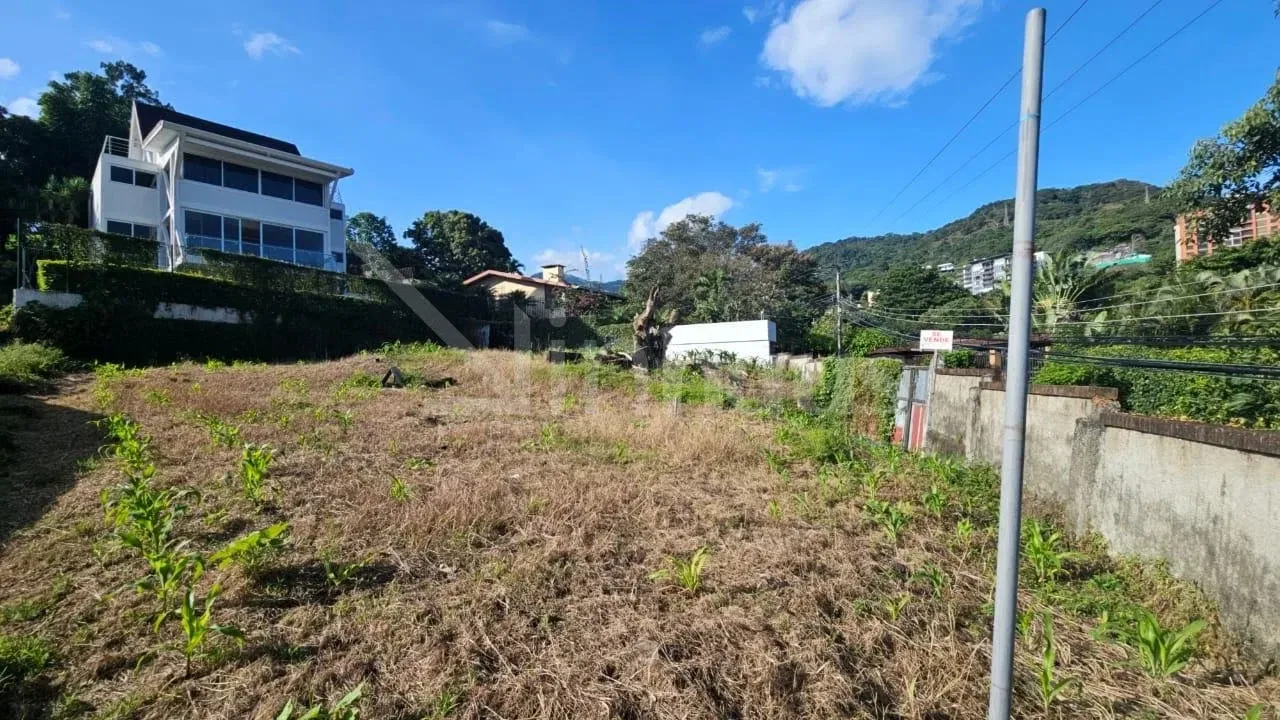 Lote con vistas espectaculares en Escazú