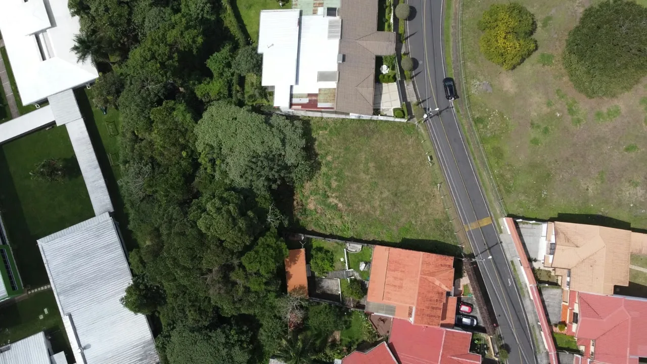 Terreno de uso mixto con 1211 metros cuadrados, ideal para proyectos de desarrollo comercial o habitacional en el distrito de Sánchez, Curridabat. La propiedad dispone de un frente de ..., photo 5