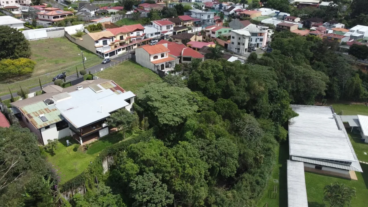 Terreno de uso mixto con 1211 metros cuadrados, ideal para proyectos de desarrollo comercial o habitacional en el distrito de Sánchez, Curridabat. La propiedad dispone de un frente de ..., photo 7