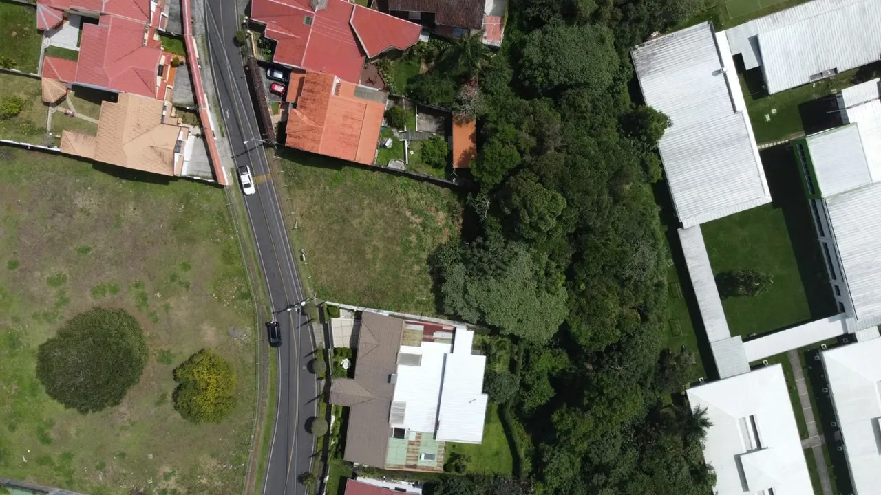 Terreno de uso mixto con 1211 metros cuadrados, ideal para proyectos de desarrollo comercial o habitacional en el distrito de Sánchez, Curridabat. La propiedad dispone de un frente de ..., photo 9