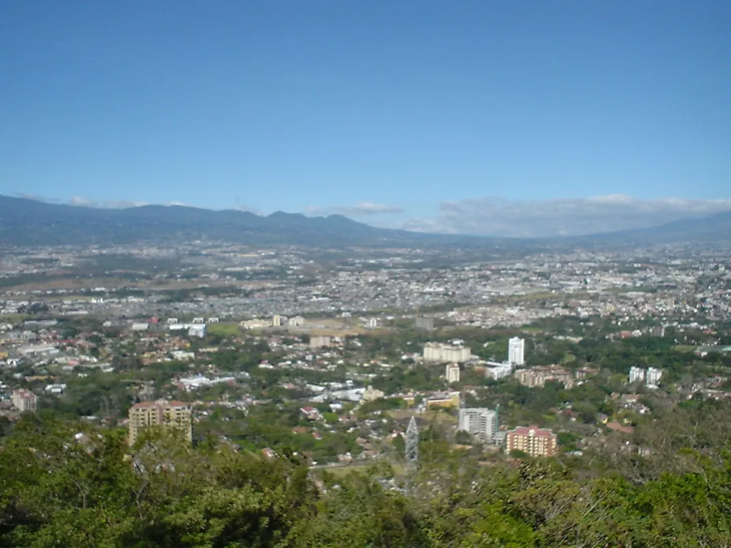 UN TERRENO VALE POR SU UBICACIÓN PERO SOBRETODO POR LO QUE SE PUEDE HACER EN ÉL 2 aspectos fundamentales que se deben de tener en cuenta a la hora de comprar un terreno: Location y ...