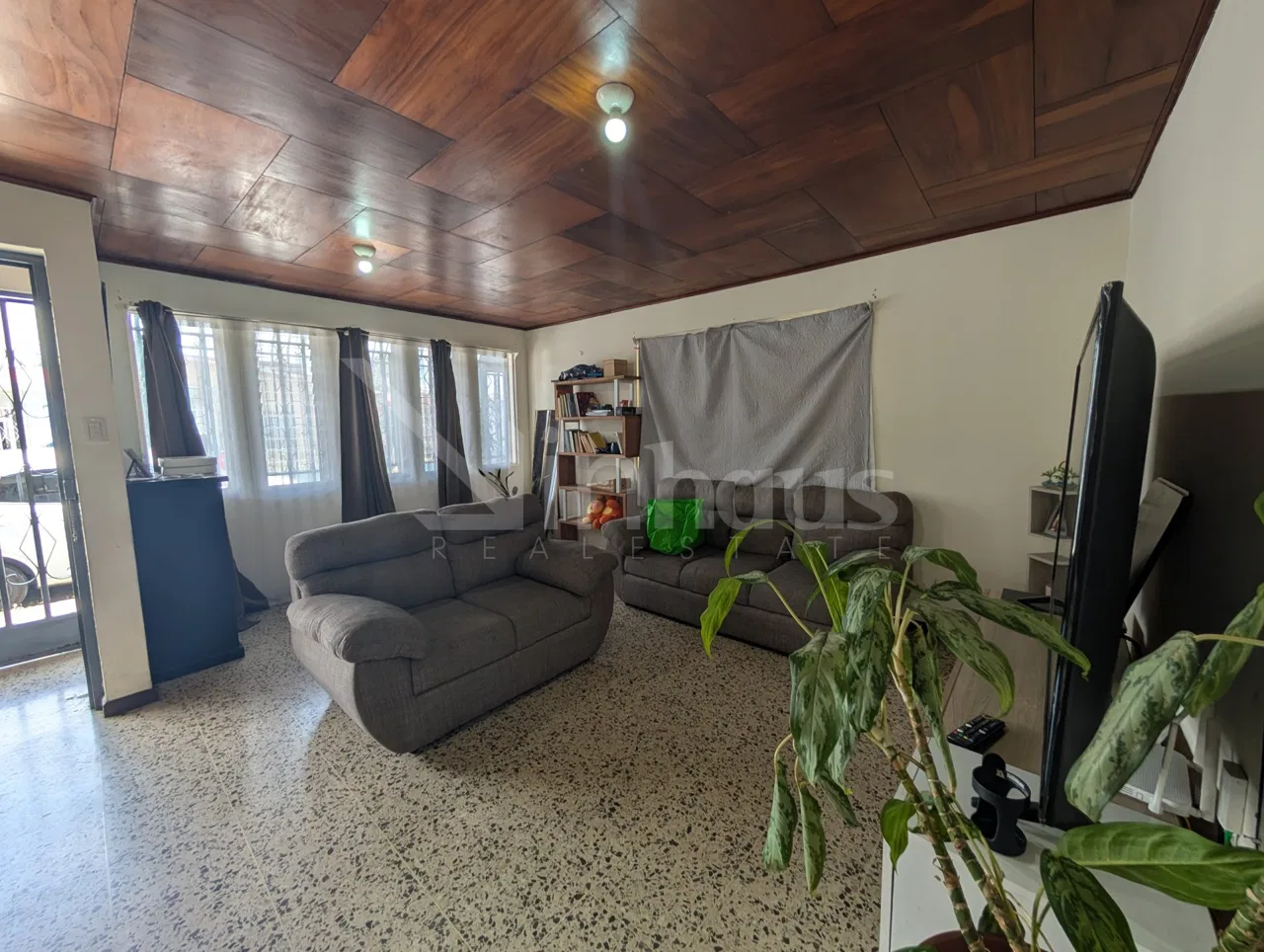 Se vende casa con 2 apartamentos en Guadalupe, photo 2