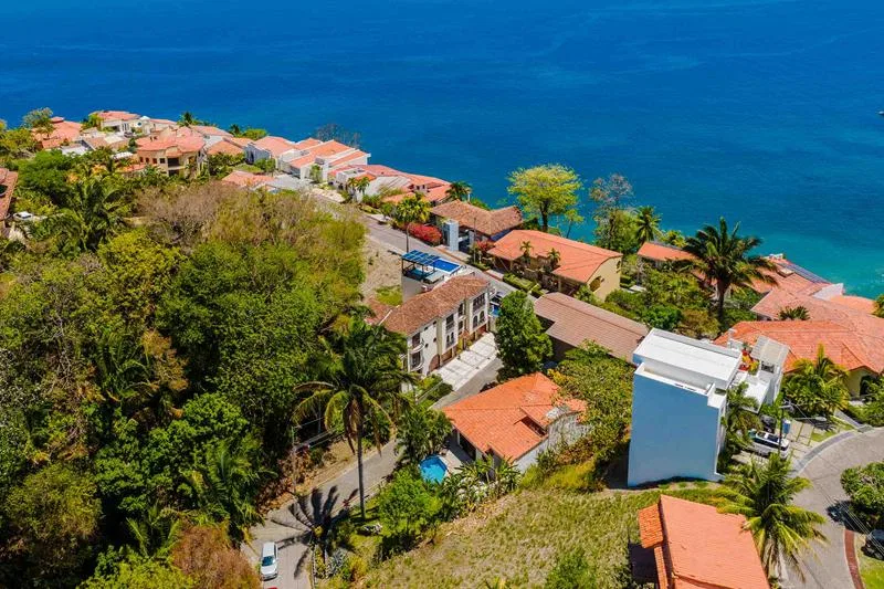 Five Minutes To The Beach Mountain View Beachside Gated Community Home, Altos De Leonamar en Punta Leona
