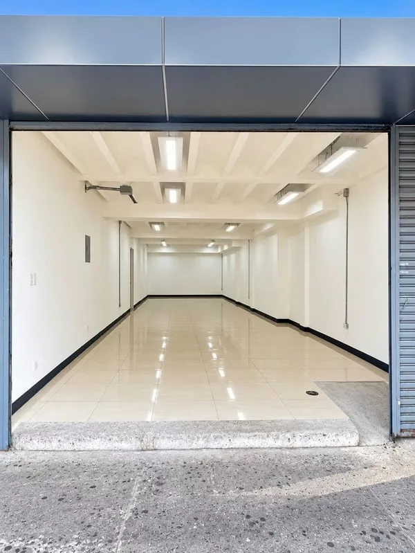 Excellent opportunity to set up or expand your business in the center of San José, in a large and long-range place that allows you to take advantage of the space for sales, exhibition, ..., photo 15