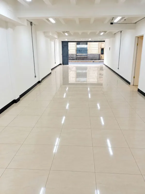 Excellent opportunity to set up or expand your business in the center of San José, in a large and long-range place that allows you to take advantage of the space for sales, exhibition, ..., photo 9
