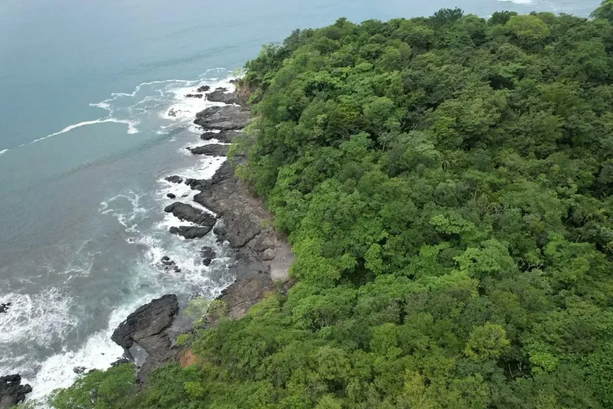Location: This stunning property is located in the beautiful Guanacaste region of Costa Rica, with direct and exclusive access to a dream beach.