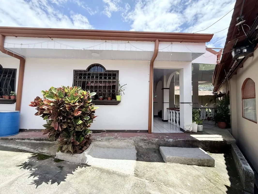 A spacious and inviting corner home offering privacy, functionality, and an excellent location within a peaceful, well-established residential community., photo 2