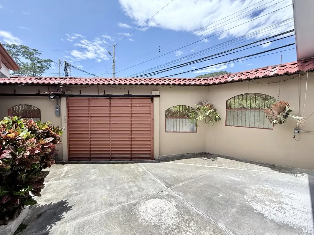 A spacious and inviting corner home offering privacy, functionality, and an excellent location within a peaceful, well-established residential community., photo 11