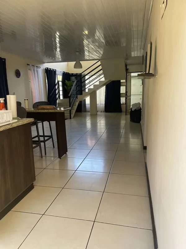 Habitación individual; baño compartido con 1 persona, cama, escritorio, silla y clóset. La casa se comparte con 2 hombres; y se encuentra totalmente amoblada, es amplia y bonita. ..., photo 2