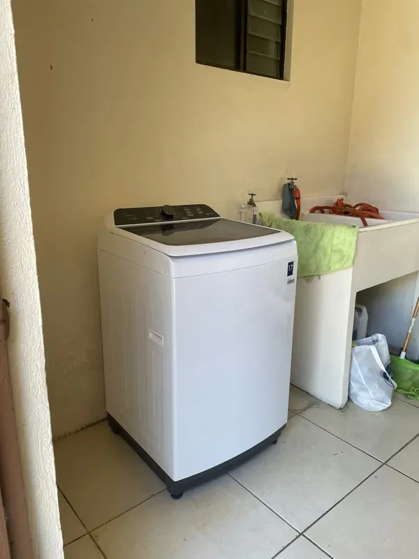 Habitación individual; baño compartido con 1 persona, cama, escritorio, silla y clóset. La casa se comparte con 2 hombres; y se encuentra totalmente amoblada, es amplia y bonita. ..., photo 5