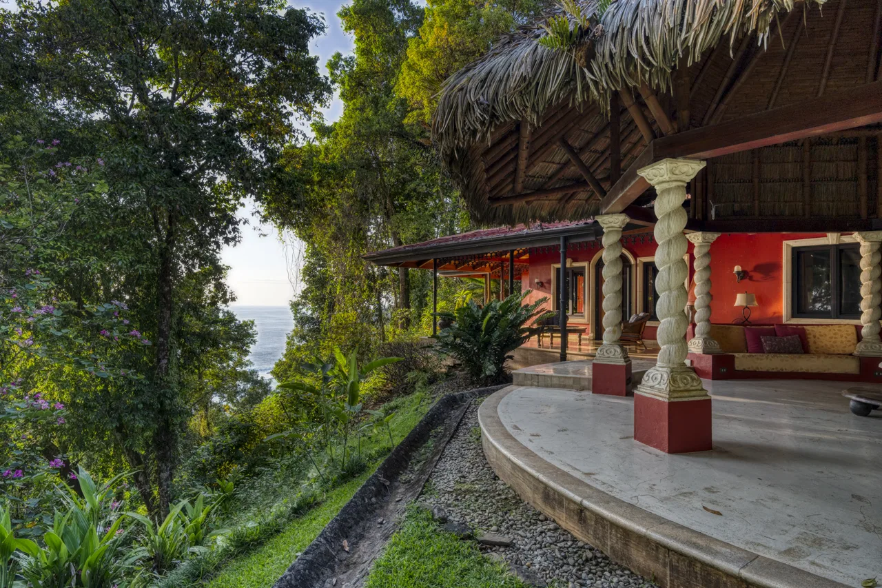 4 BEDROOM EUROPEAN STYLE HOME WITH STUNNING OCEAN VIEWS – 6.27 ACRES, photo 3