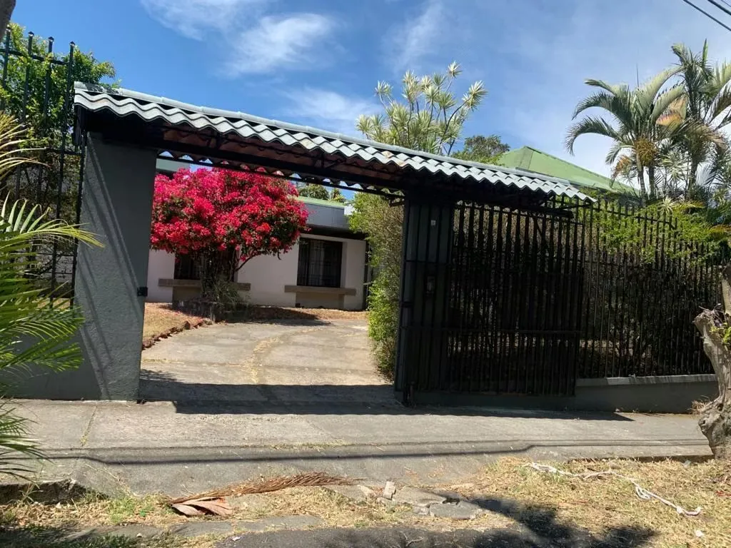 Use of mixed soil,100 m East of MacDonald, on main road Barva- Heredia