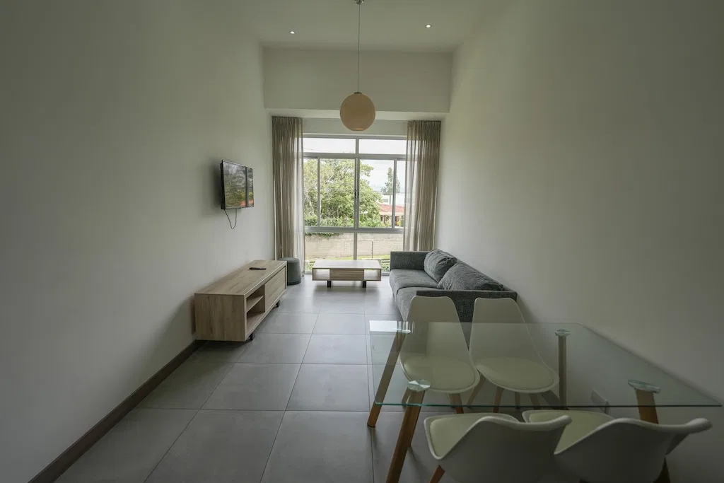 Apartamento Amueblado de 2 Habitaciones en Lindora