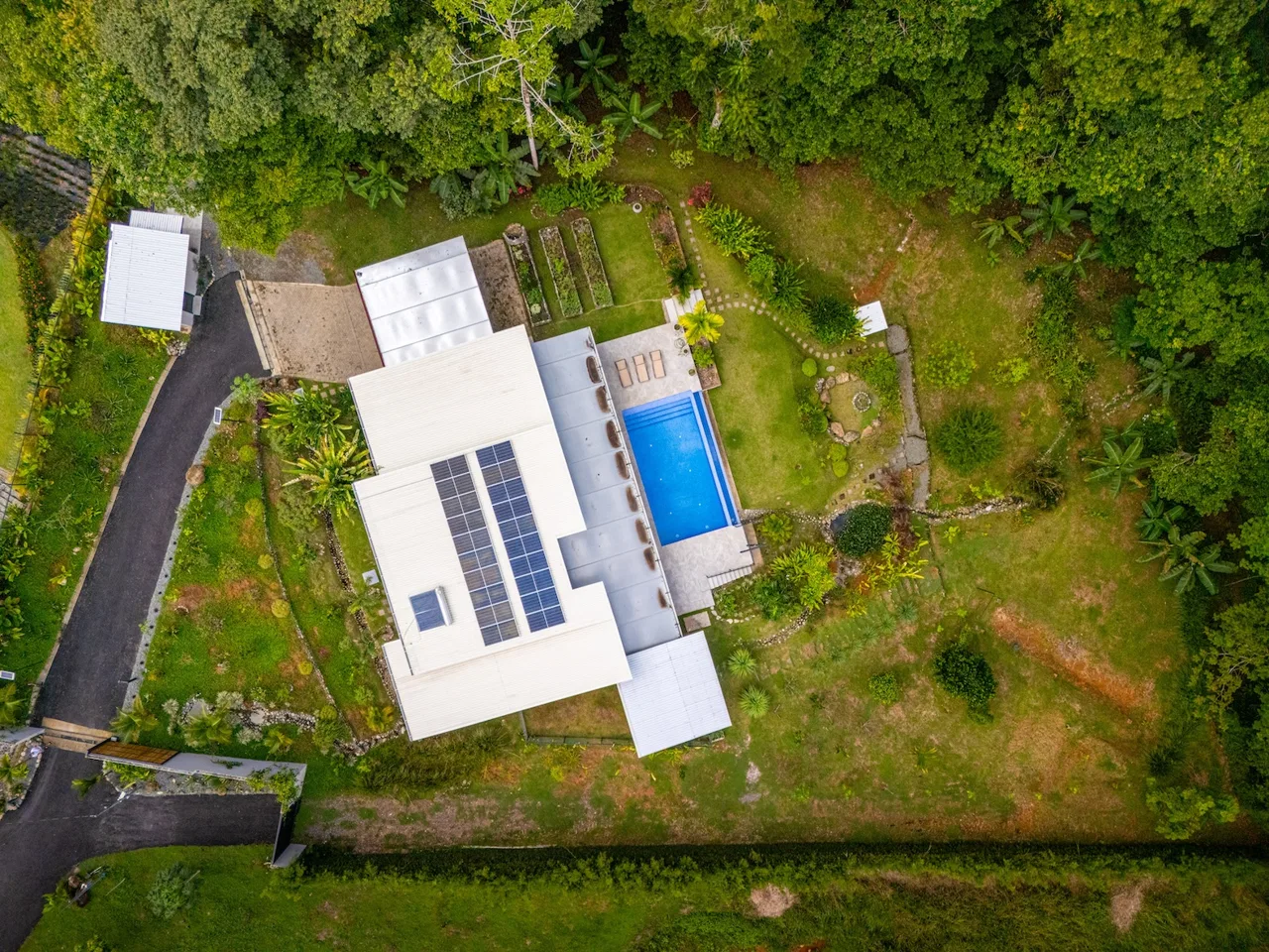 PROPERTY WITH THREE BEDROOM AND GARDEN, IN UVITA – 1.33 ACRES, photo 5
