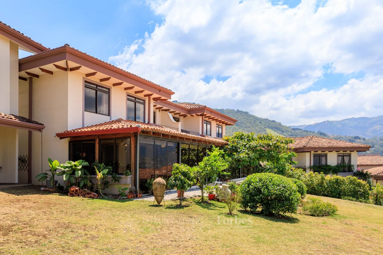Three bedroom house, terrace and jacuzzi in Alto Palomas