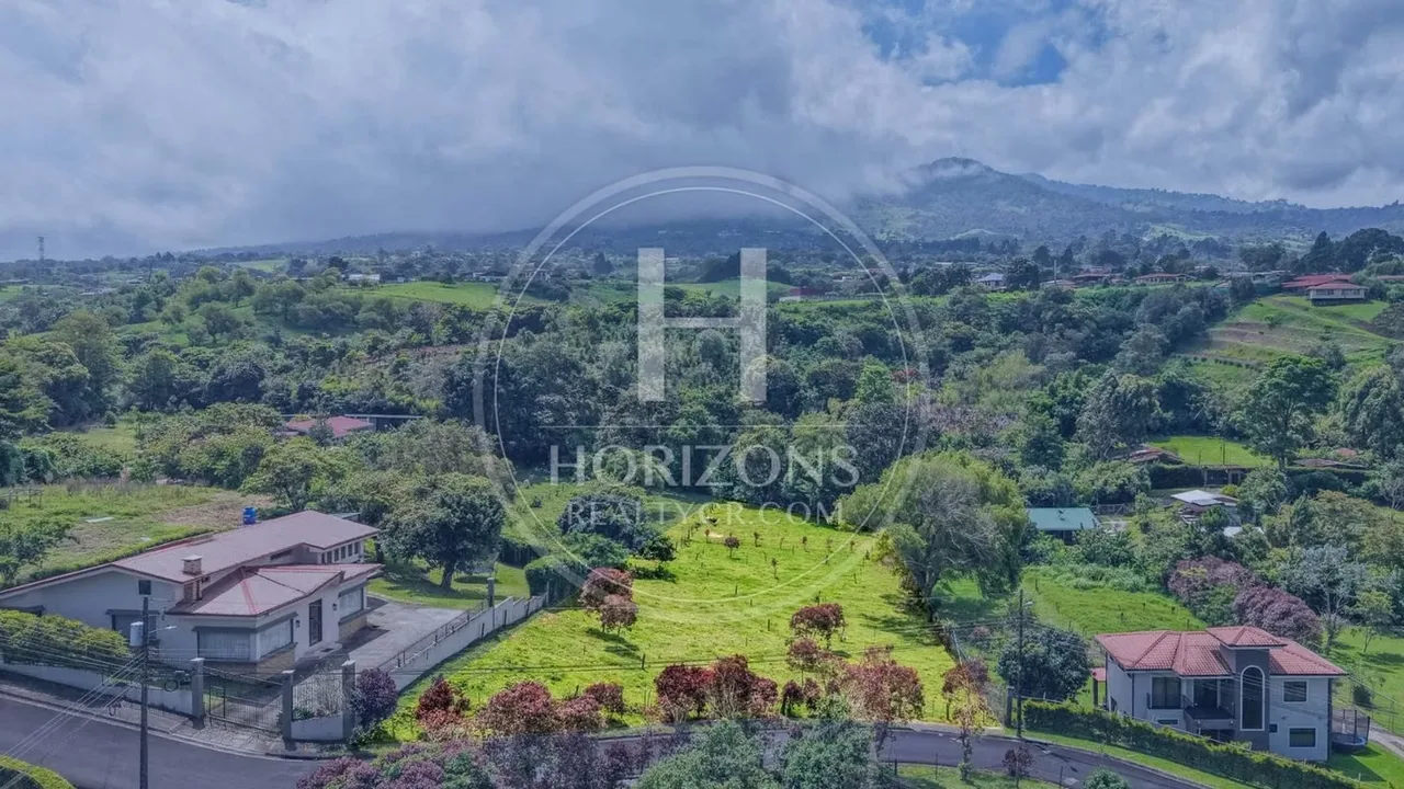 Land for sale in San Rafael de Coronado, located in an open residential area that combines ...