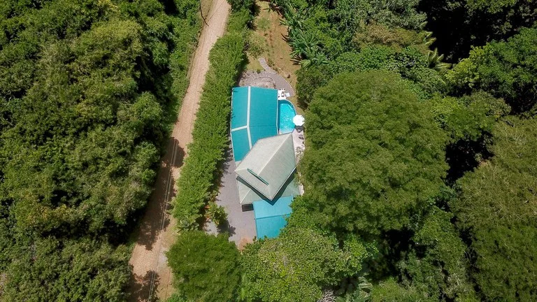 0.8 ACRES- 2 Bedrooms w/ Conversion Potential to 3 Bedrooms, 2 Full Bathrooms, Saltwater Pool, 8min to Dominical, and TWO 4×4 Vehicles Included!!!, photo 2