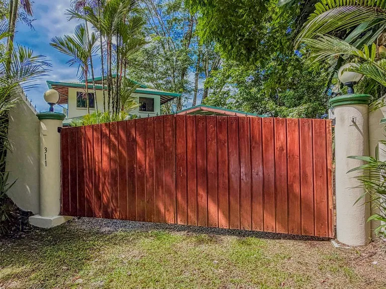 0.8 ACRES- 2 Bedrooms w/ Conversion Potential to 3 Bedrooms, 2 Full Bathrooms, Saltwater Pool, 8min to Dominical, and TWO 4×4 Vehicles Included!!!, photo 8