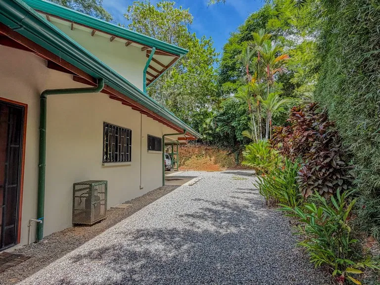 0.8 ACRES- 2 Bedrooms w/ Conversion Potential to 3 Bedrooms, 2 Full Bathrooms, Saltwater Pool, 8min to Dominical, and TWO 4×4 Vehicles Included!!!, photo 10