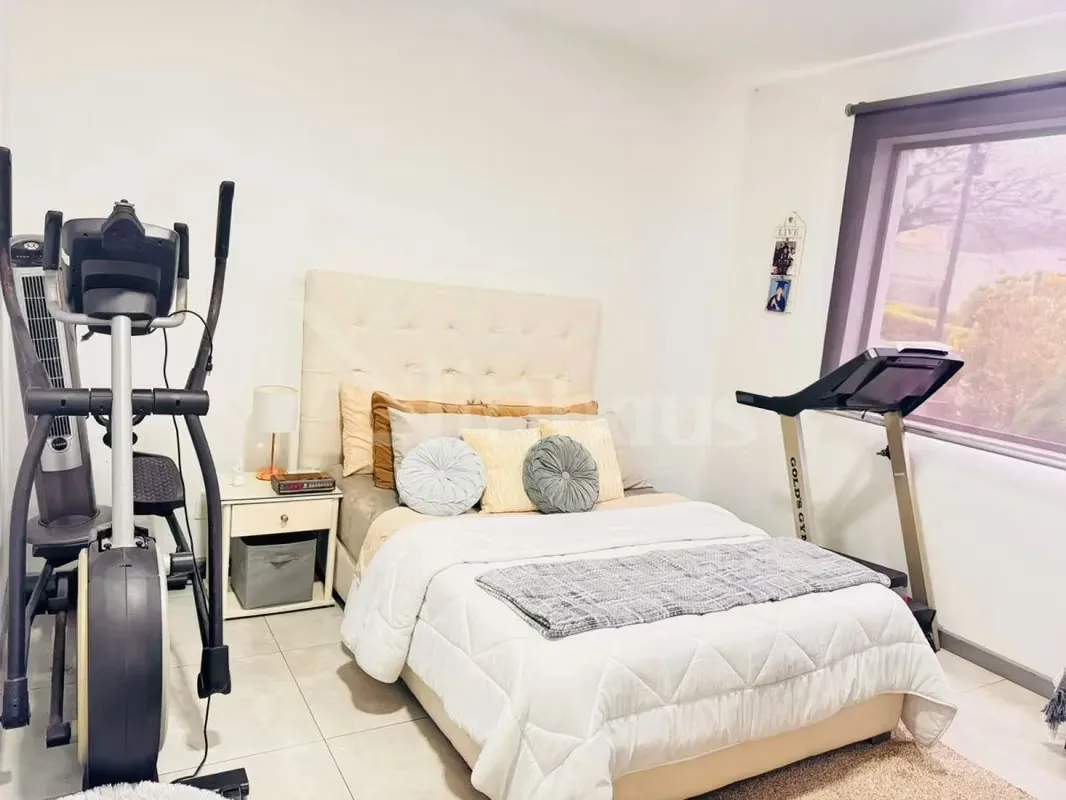 Techos altos definen el diseño de esta residencia de una planta, situada en un condominio con seguridad las 24 horas y vistas panorámicas. La propiedad se mantiene en condiciones ..., photo 11