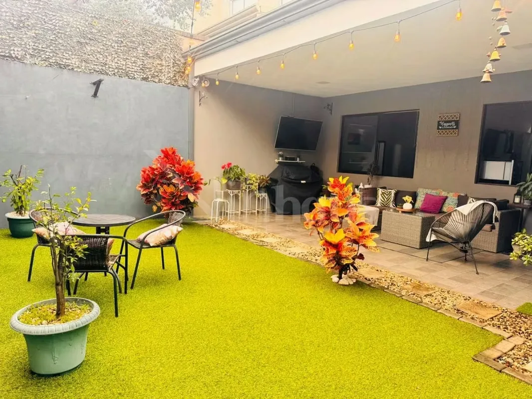 Techos altos definen el diseño de esta residencia de una planta, situada en un condominio con seguridad las 24 horas y vistas panorámicas. La propiedad se mantiene en condiciones ..., photo 7
